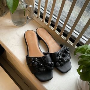 Black Floral Flats 🥿
